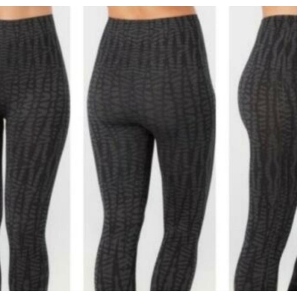 Spanx Look At Me Now Active Gray Black Cropped Capri Leggings Womens medium